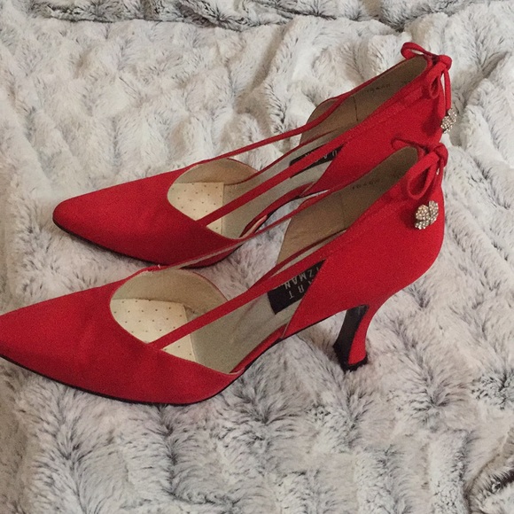 Stuart Weitzman red pumps - Picture 2 of 4